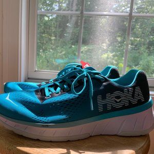 New hoka one one cavu sz 9.5